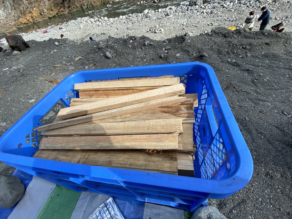 針葉樹の薪