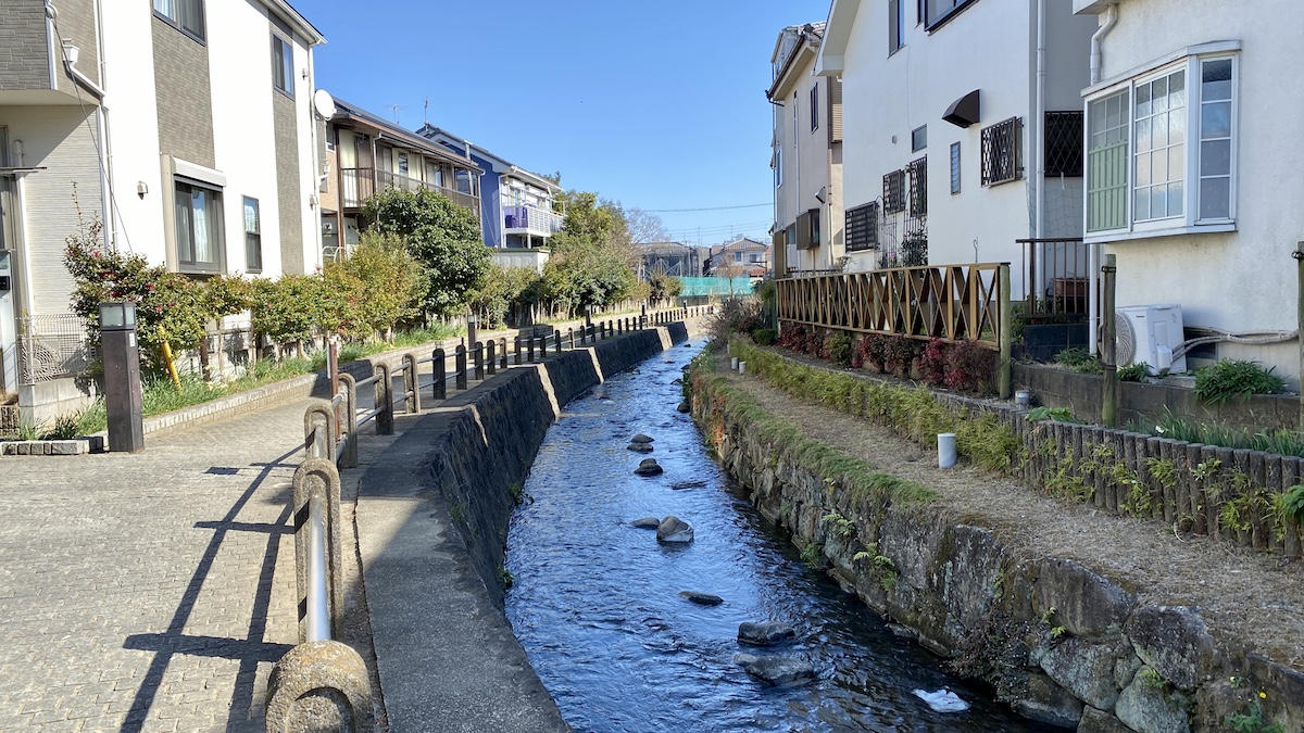稲城長沼駅周辺の住宅地