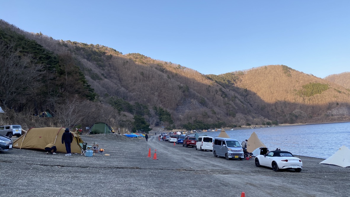 สถานที่ริมทะเลสาบยามเย็น