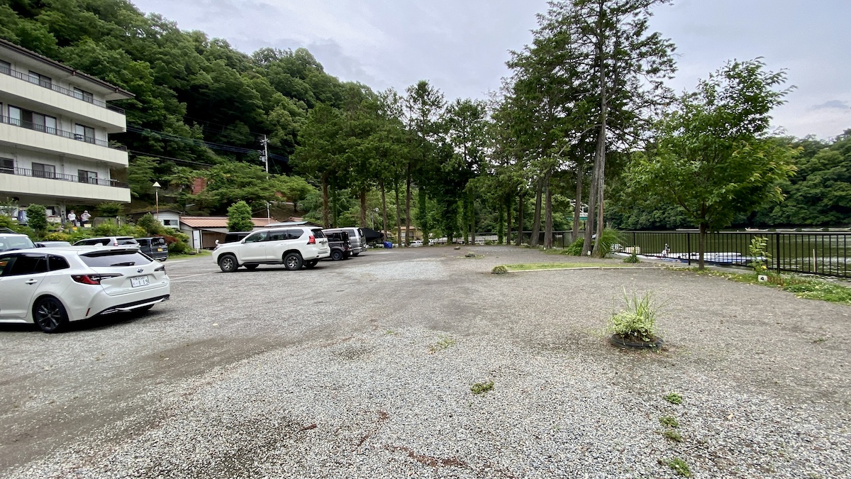 Sitio junto al lago