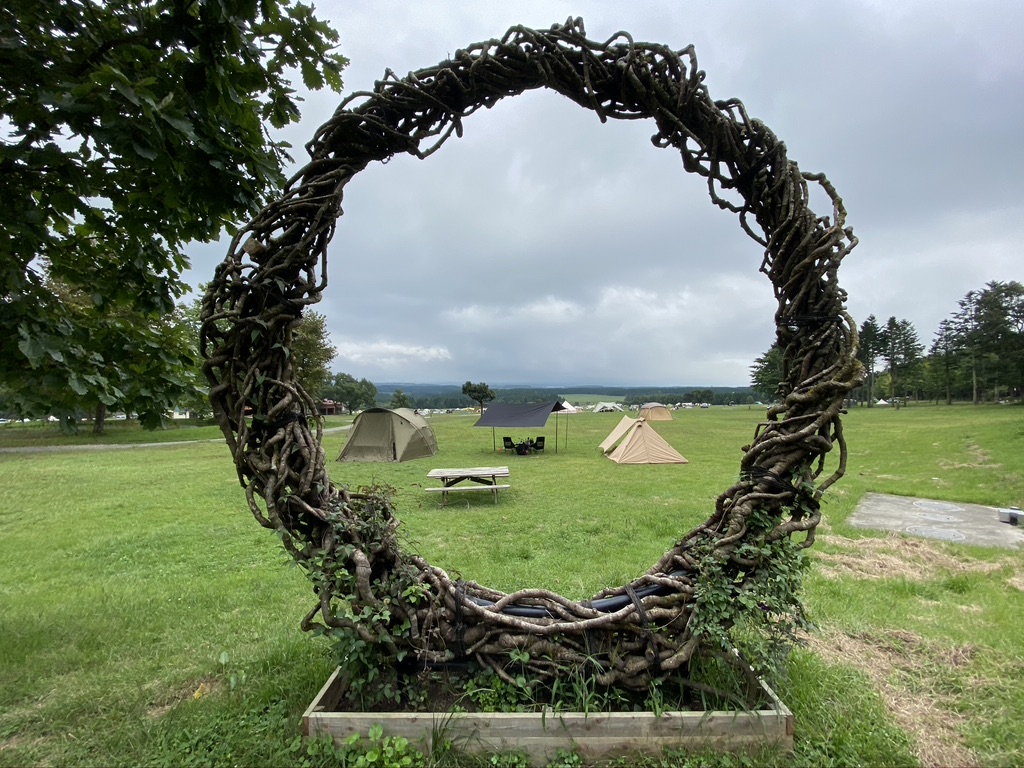 Ring statue