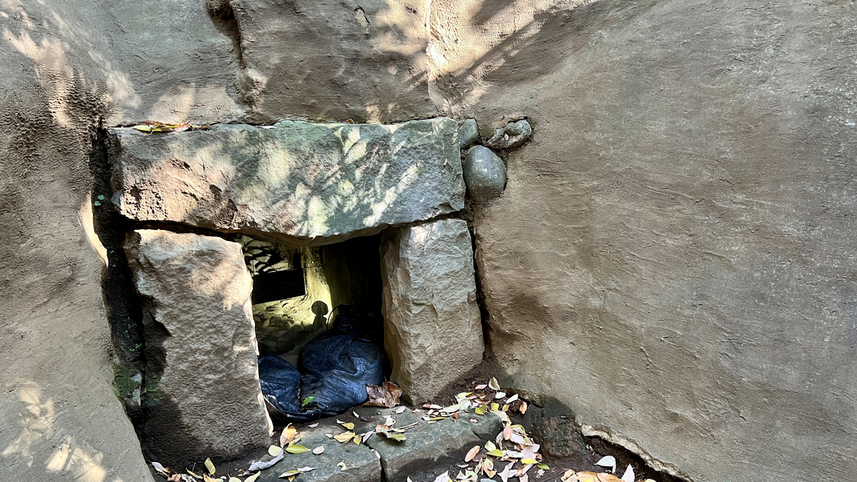 Horizontal Hole Tomb