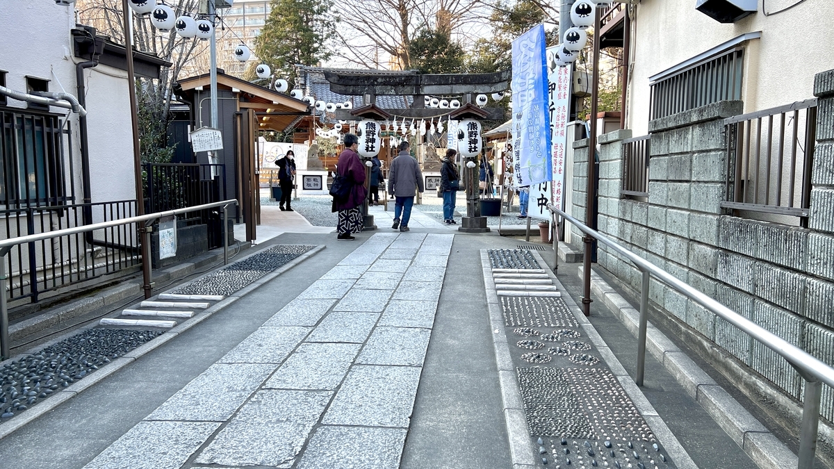 Shrine Approach