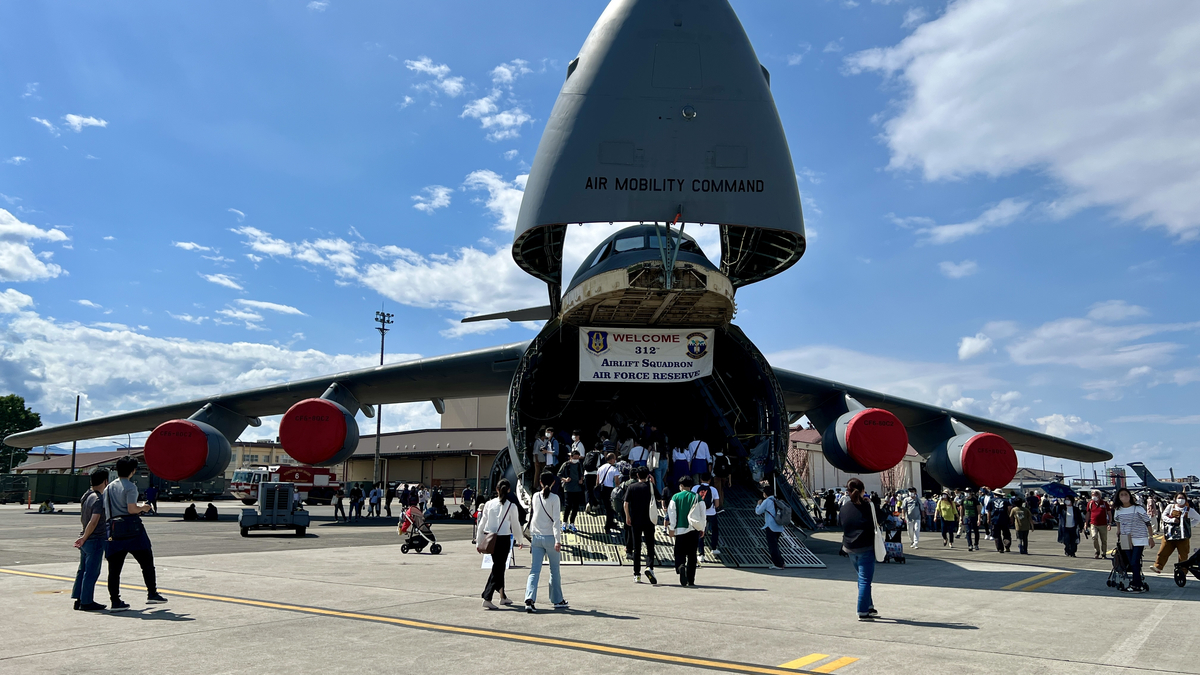 C-5M GALAXY機内