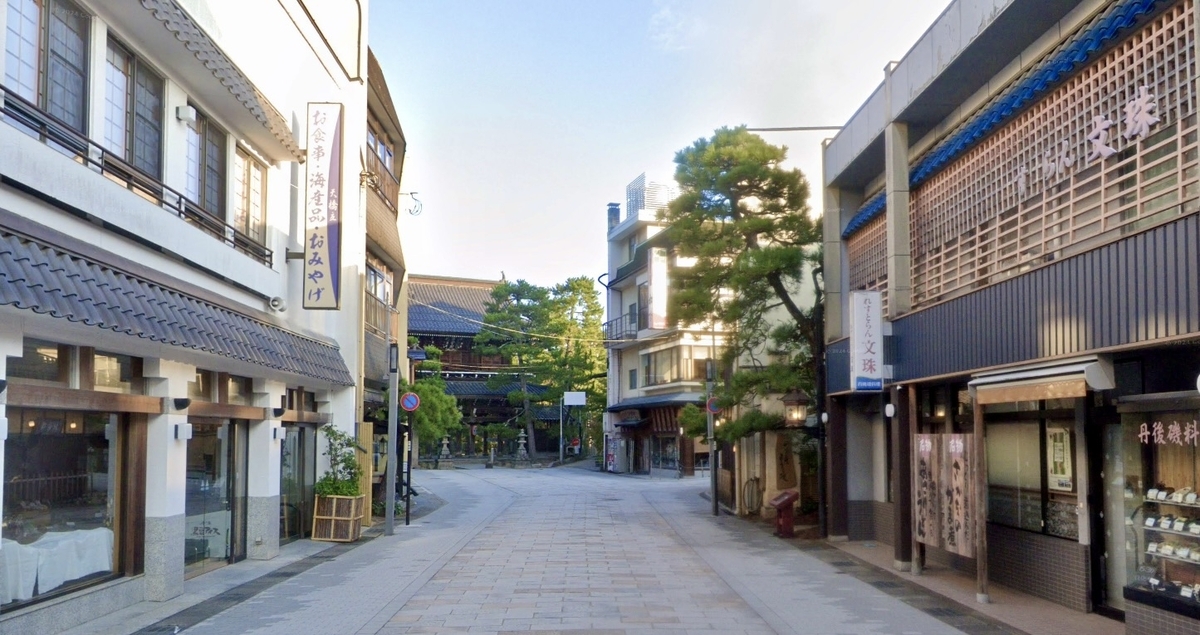 知恩寺参道の商店街
