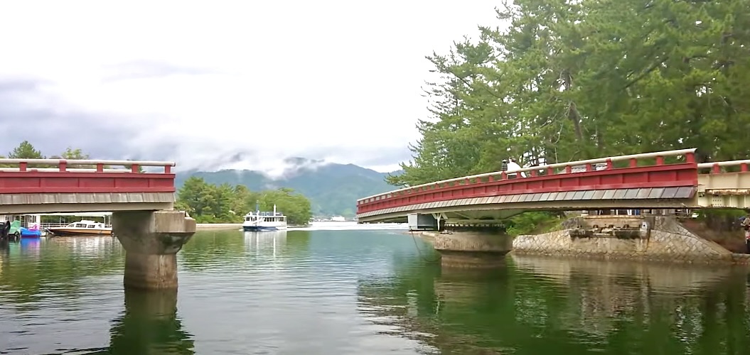 回る廻旋橋
