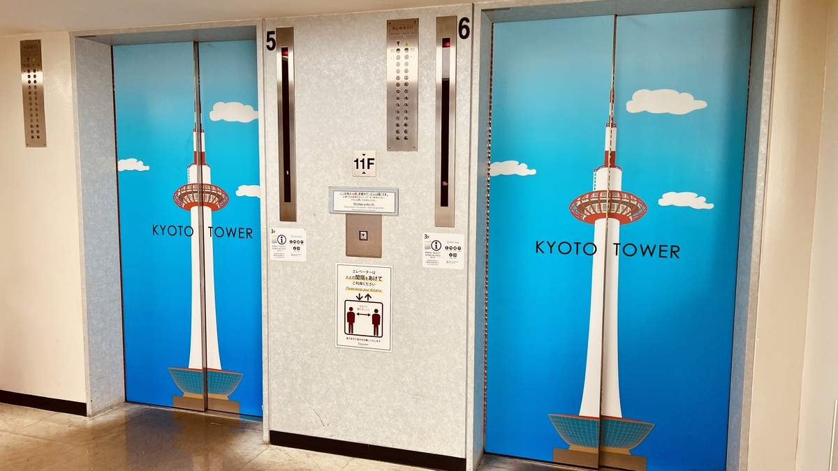 展望室行きのエレベーター
