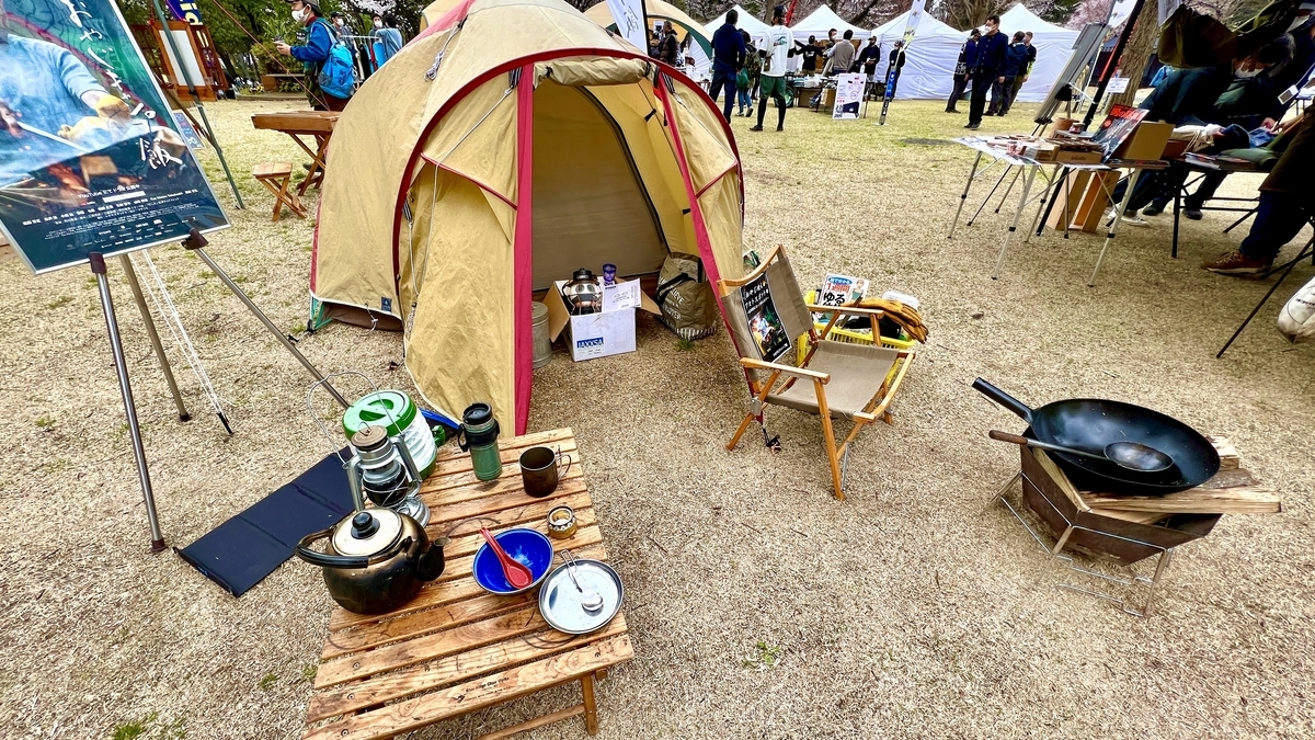 ドラマで使用したキャンプギアの展示