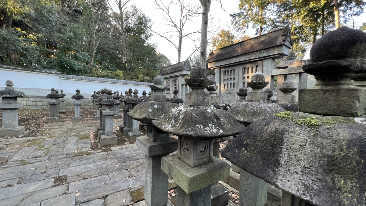 廟所に並ぶ石塔1