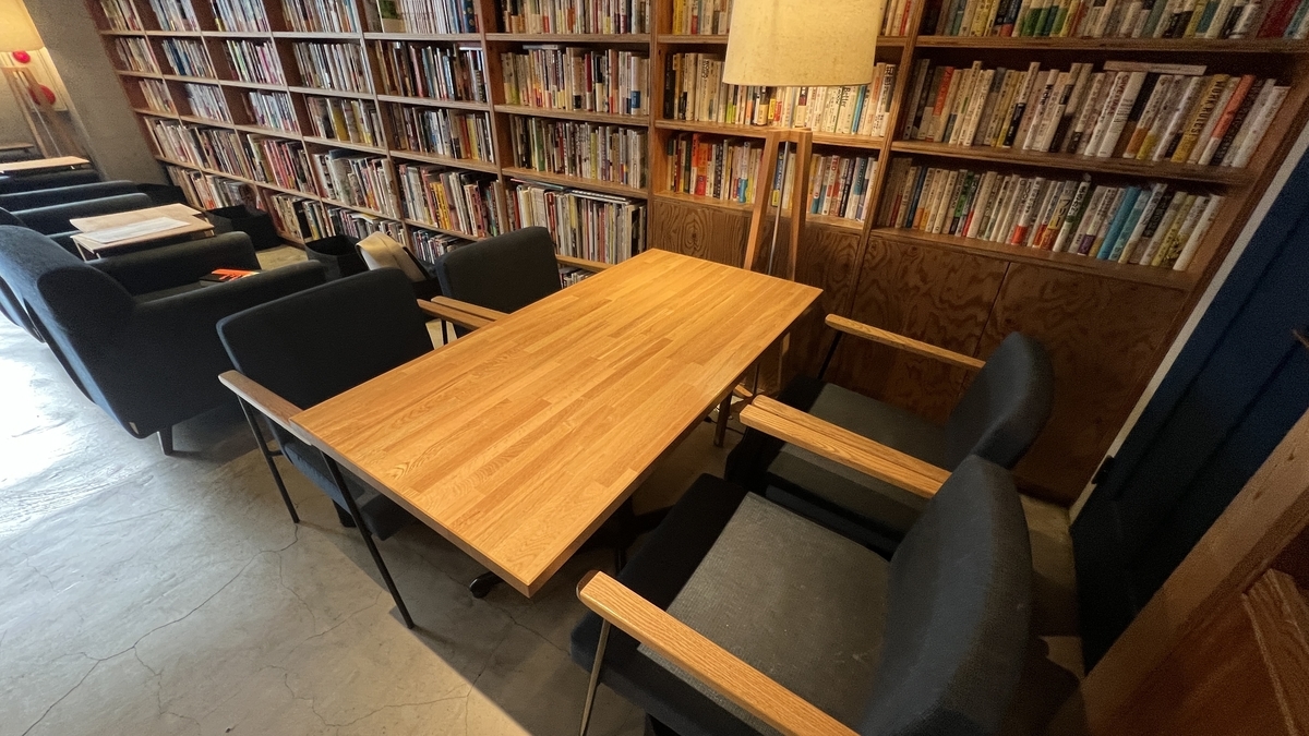 Four-person table seat