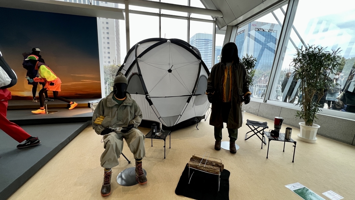 THE NORTH FACE tent display