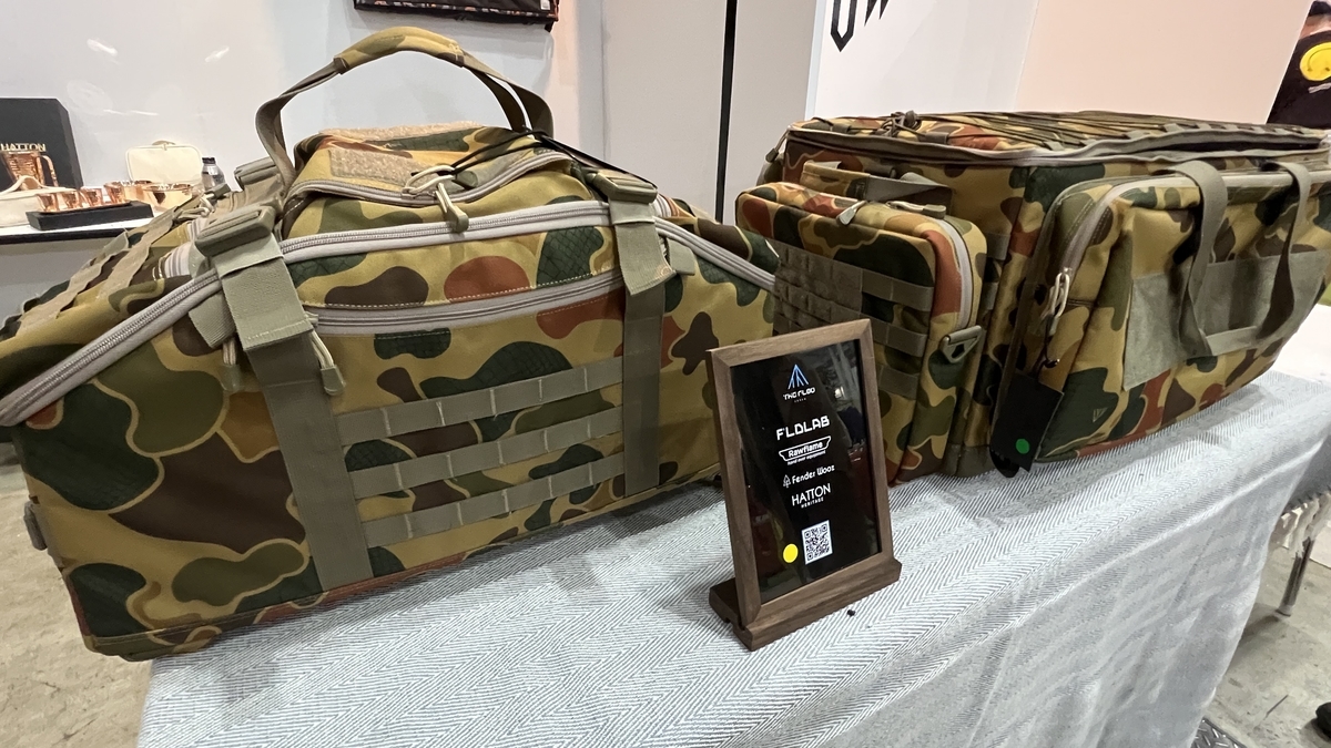 Camouflage-patterned Boston bag
