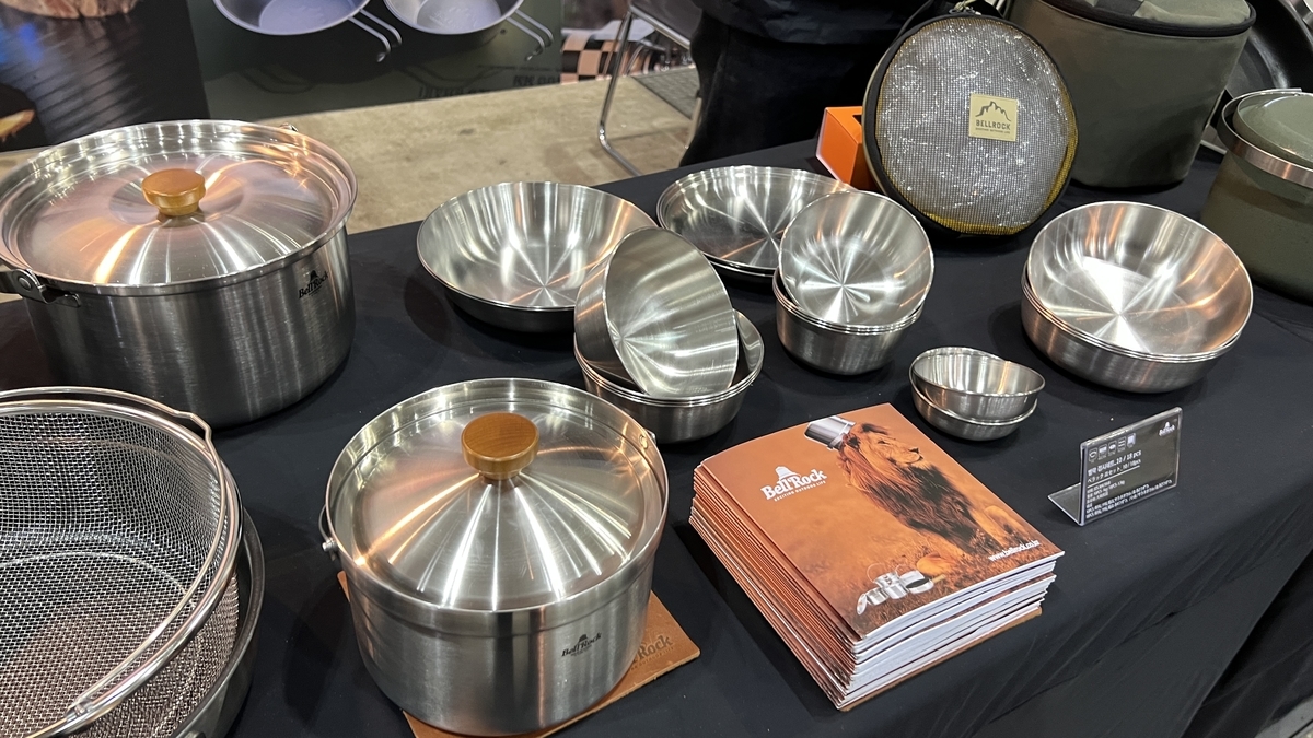Aluminum pots and bowls