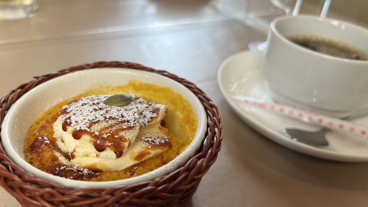 ココットで焼いたかぼちゃのケーキカラメルソース