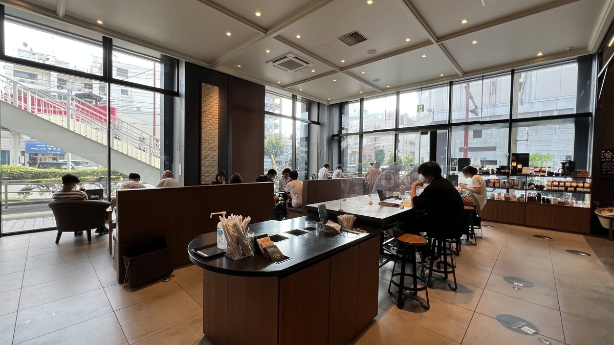 店内宽敞安静