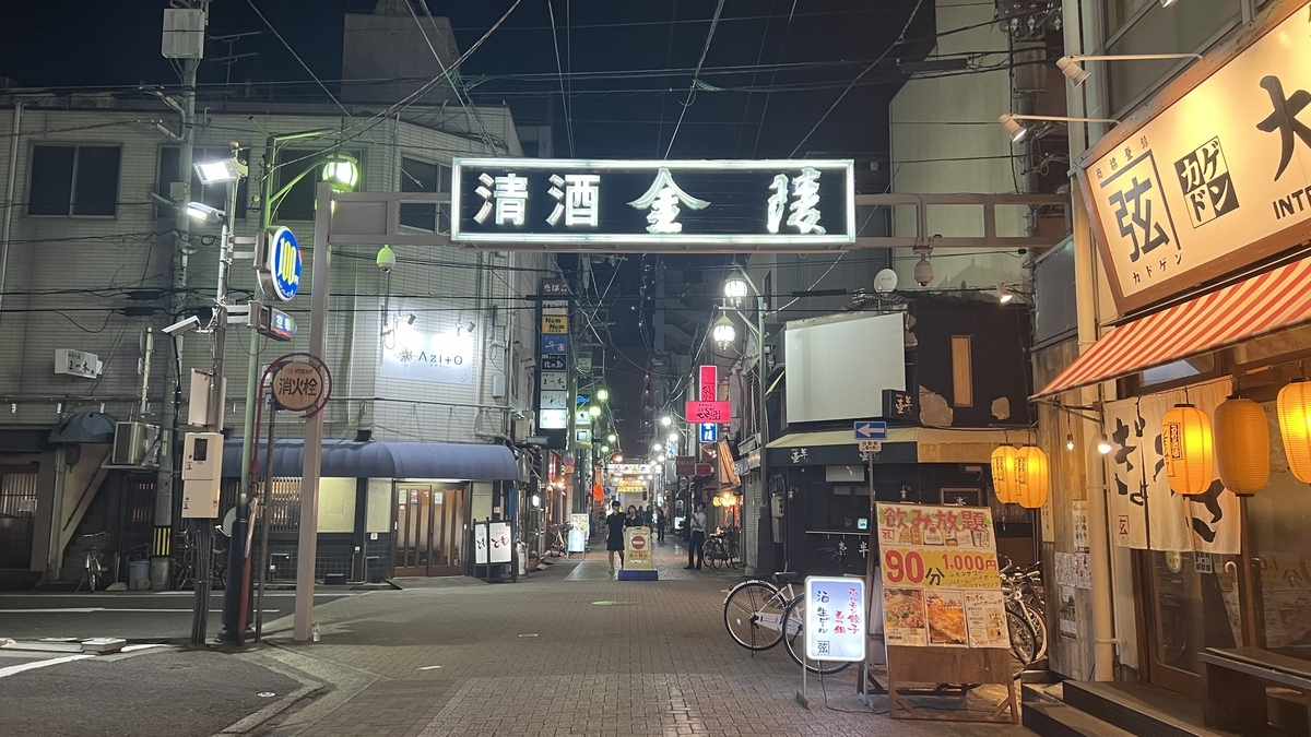 瓦町的夜景。居酒屋林立的景象
