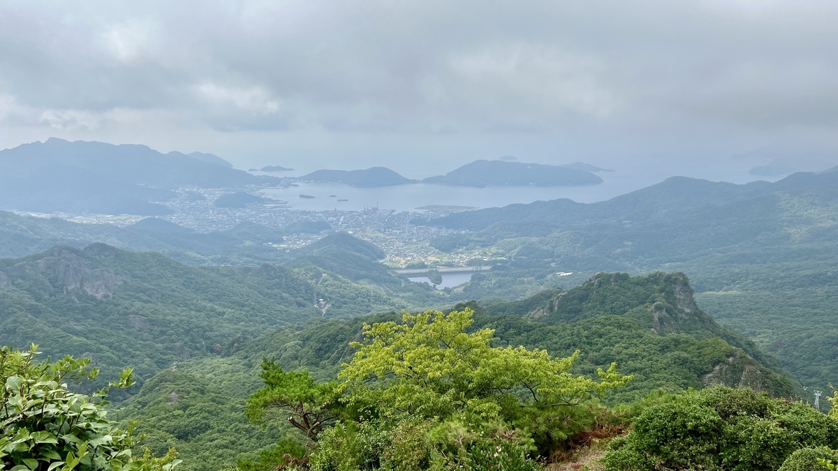 从第一观景台远眺群山和展现的濑户内海风景