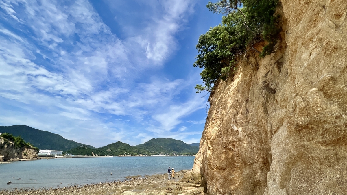 Cliffs of Nakayojima with distant islands across the Seto Inland Sea