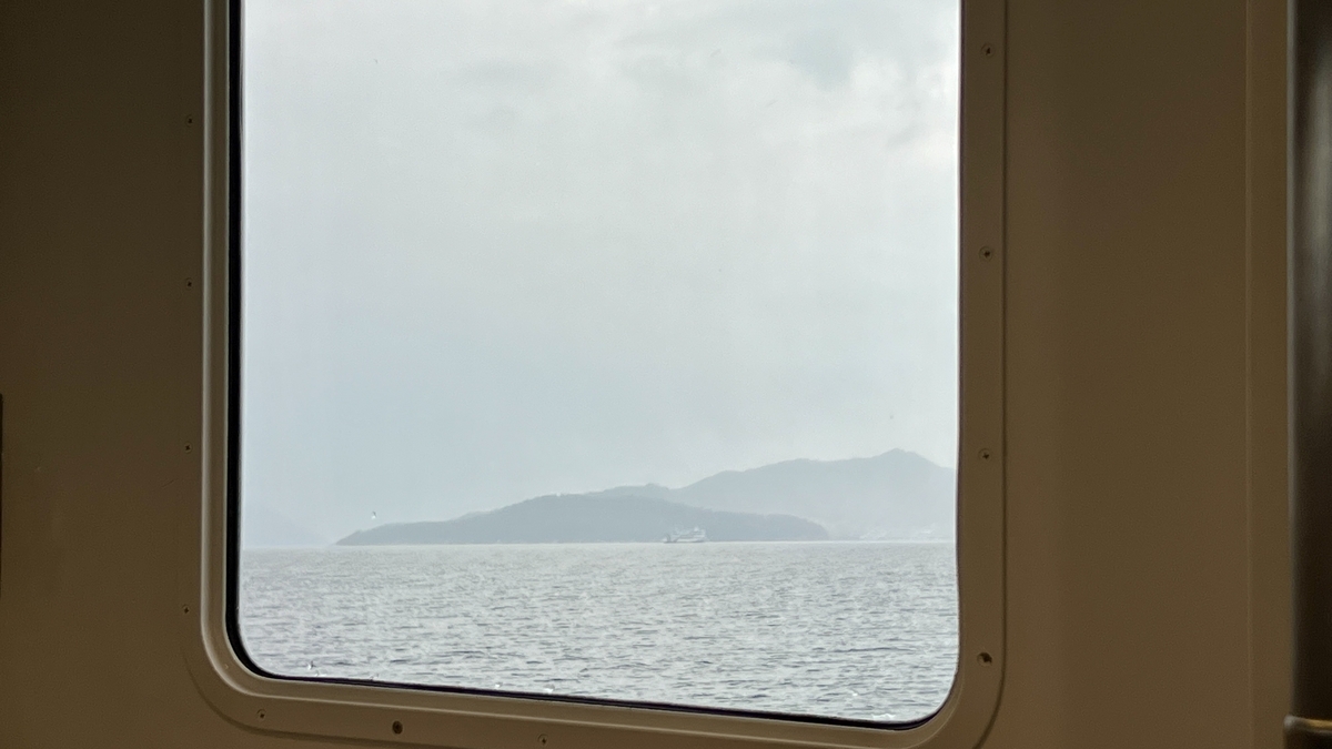 從快速船眺望瀨戶內海的藍色大海和天空