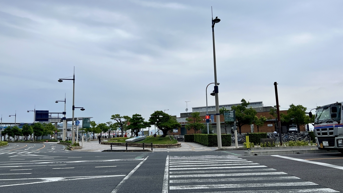 Sanport Takamatsu Tamamo intersection with a view toward the port.
