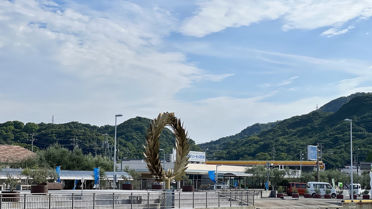 “Gift of the Sun” monument with surrounding mountains in the background.