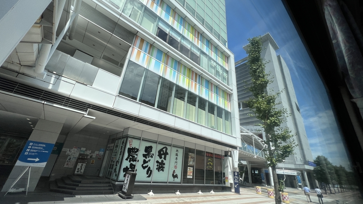 วิวเมือง Takamatsu จากหน้าต่างรถบัสหลังออกจากสถานี