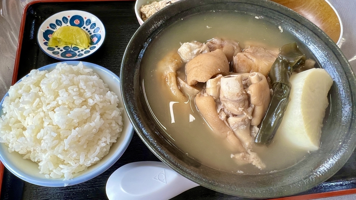 Tebichi stew set meal at Yoshimi Shokudo with pork trotters, kelp soup, and rice
