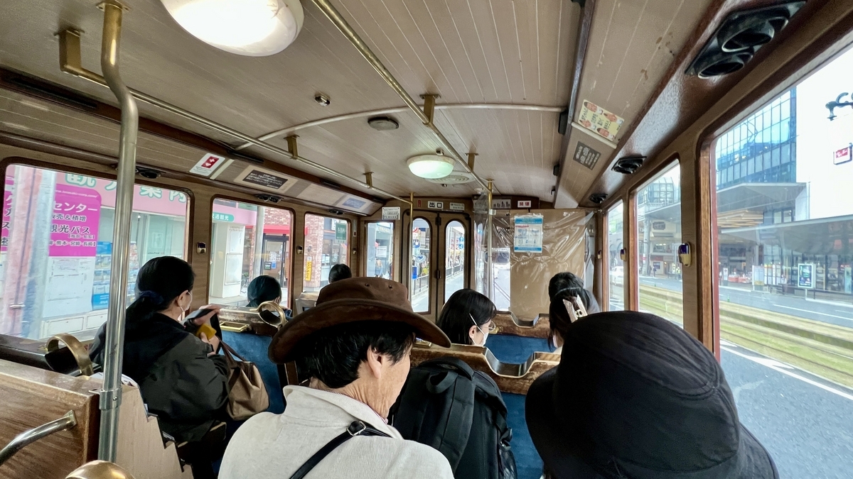 레트로 스타일로 꾸며진 가고시마 시티뷰 전면부 내부 모습