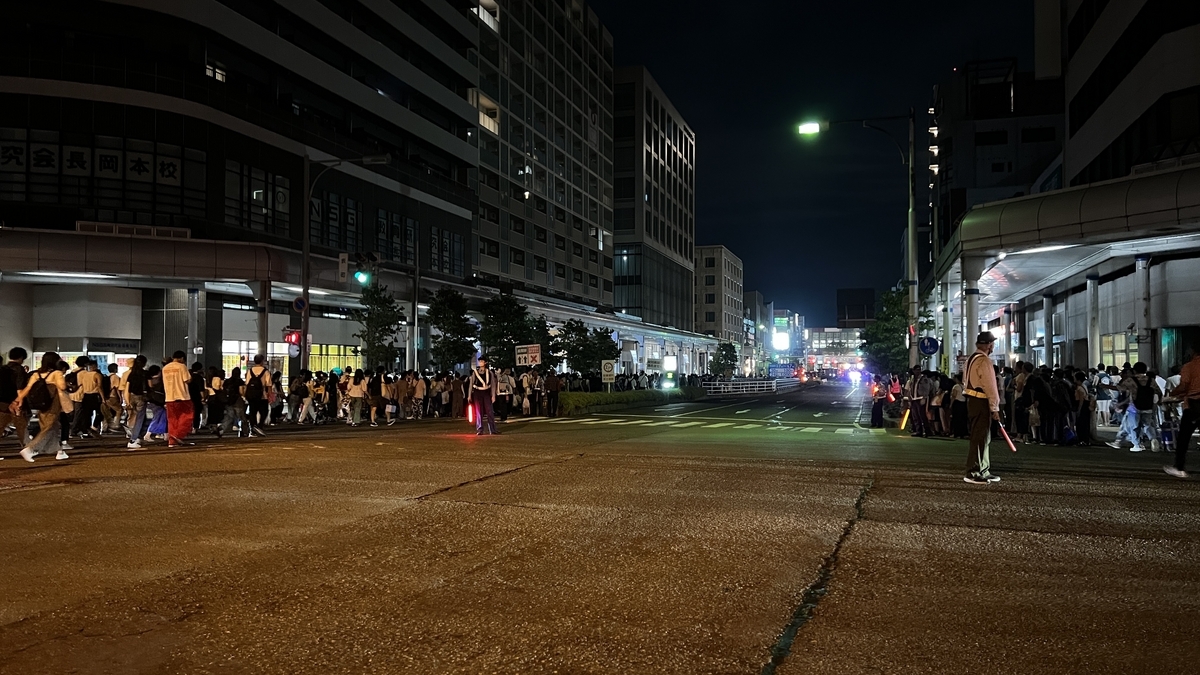 Crowds heading to Nagaoka Station