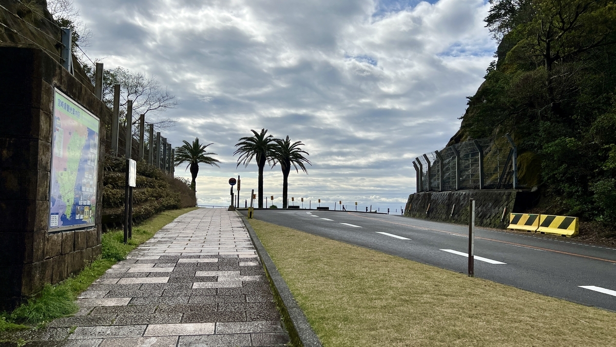 ถนนบริเวณทางโค้งที่มุ่งหน้าไปช่องเขาโฮริคิริ