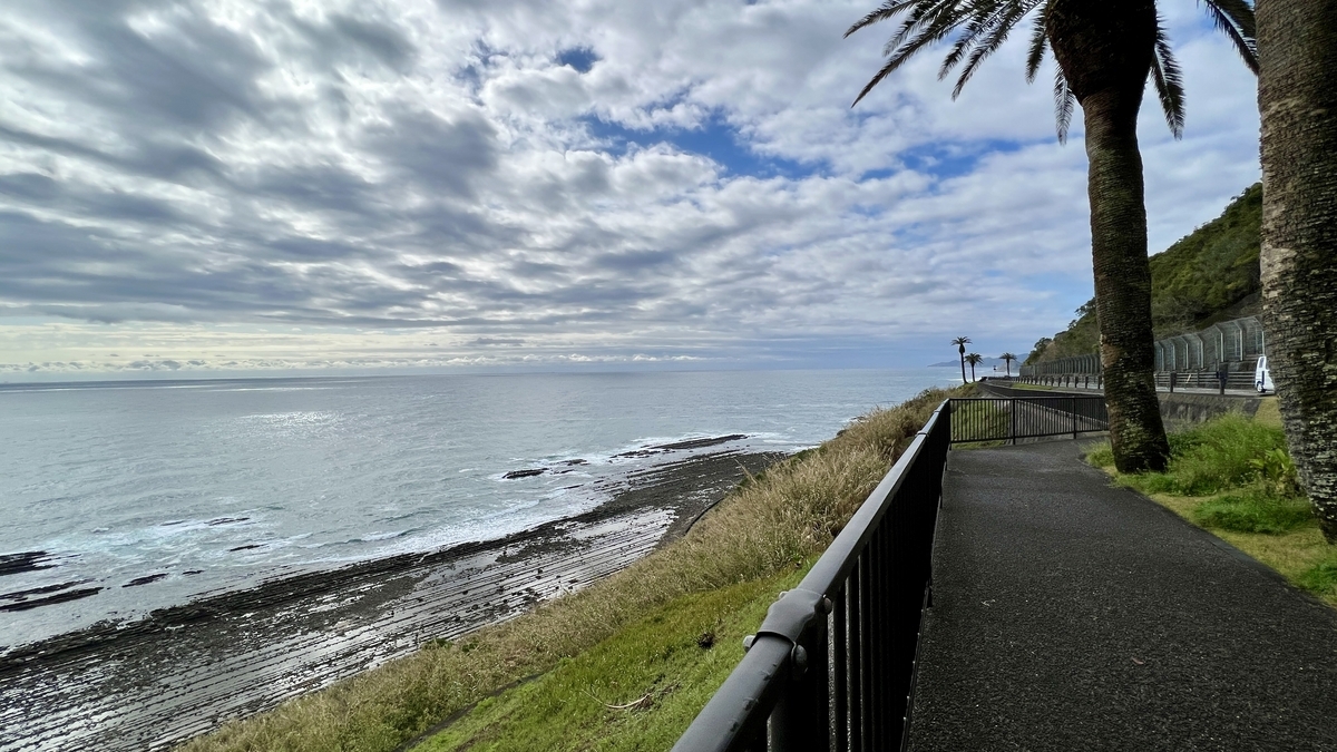 โอนิโนะเซ็นตะคุอิวะและท้องทะเล กว้างไกล มองจากช่องเขาโฮริคิริ