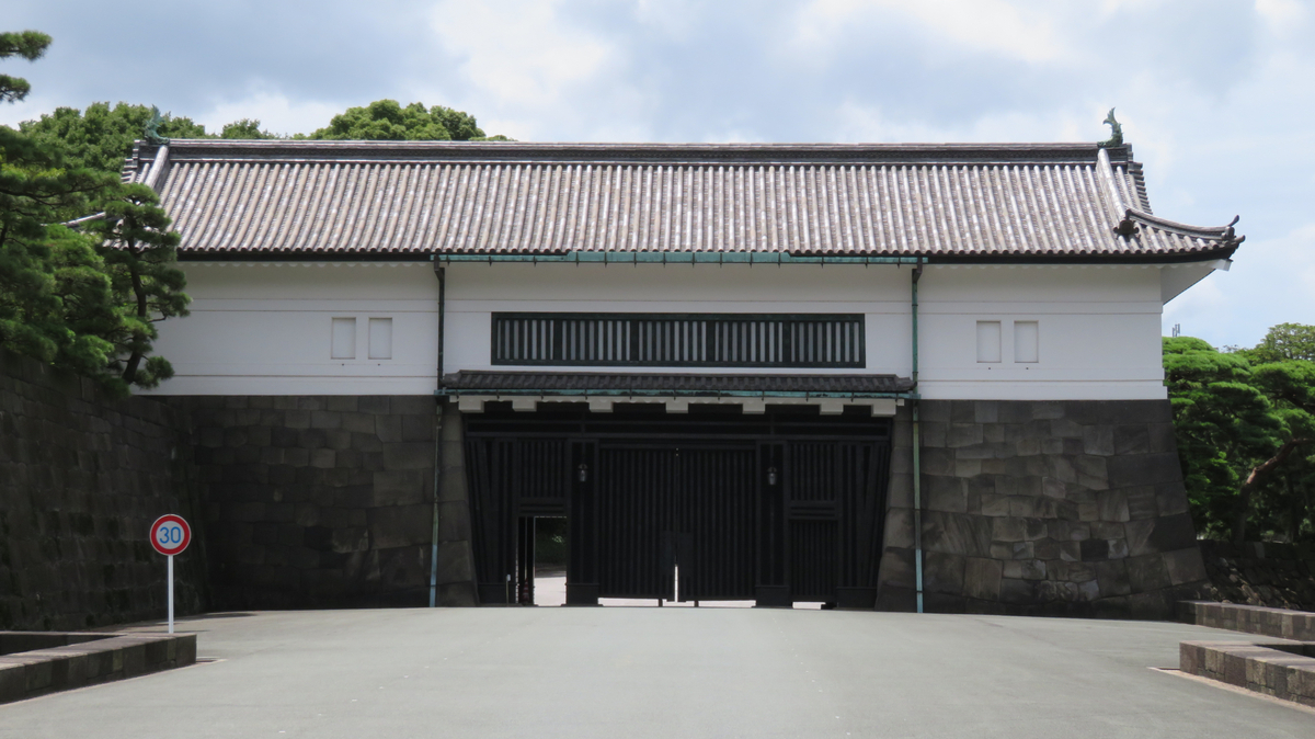 ประตูซากาชิตะมง ที่ปราสาทเอโดะ