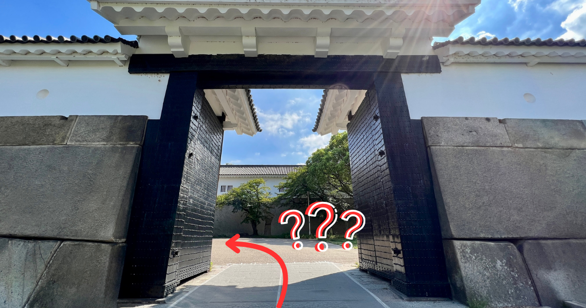 성문을 통과한 후 길이 꺾여 곧장 갈 수 없는 모습