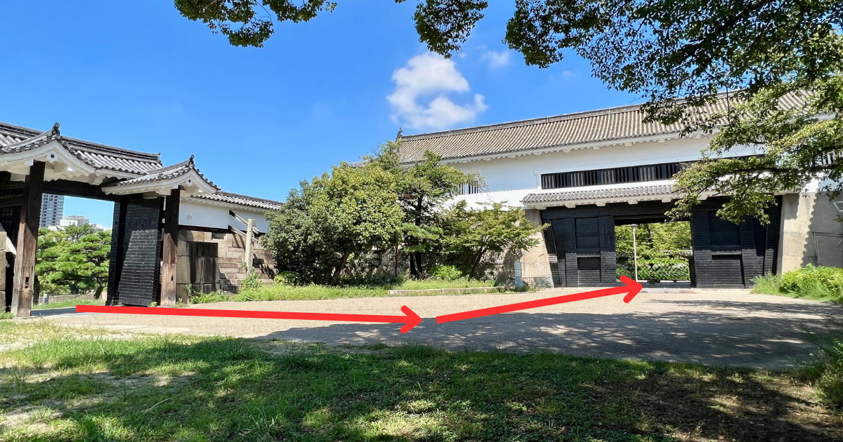 마스가타 공간 내에서 직각으로 꺾어 나아가는 경로를 보여주는 사진