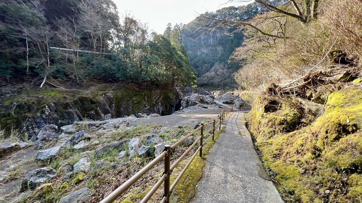Takachiho Gorge Walking Trail - riverside path