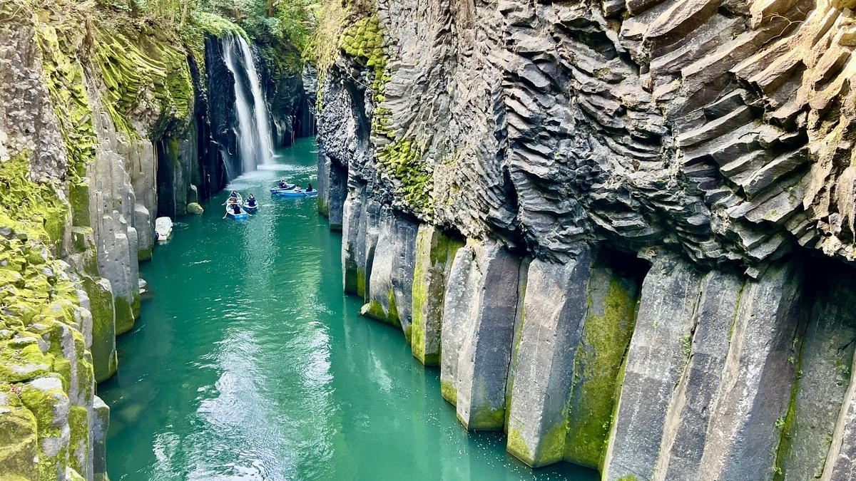 Manai Falls - wide shot