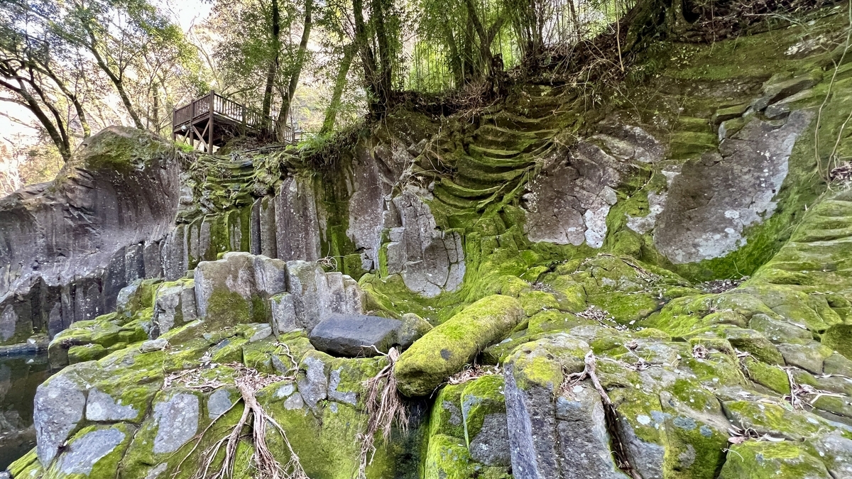 Hexagonal rock formations
