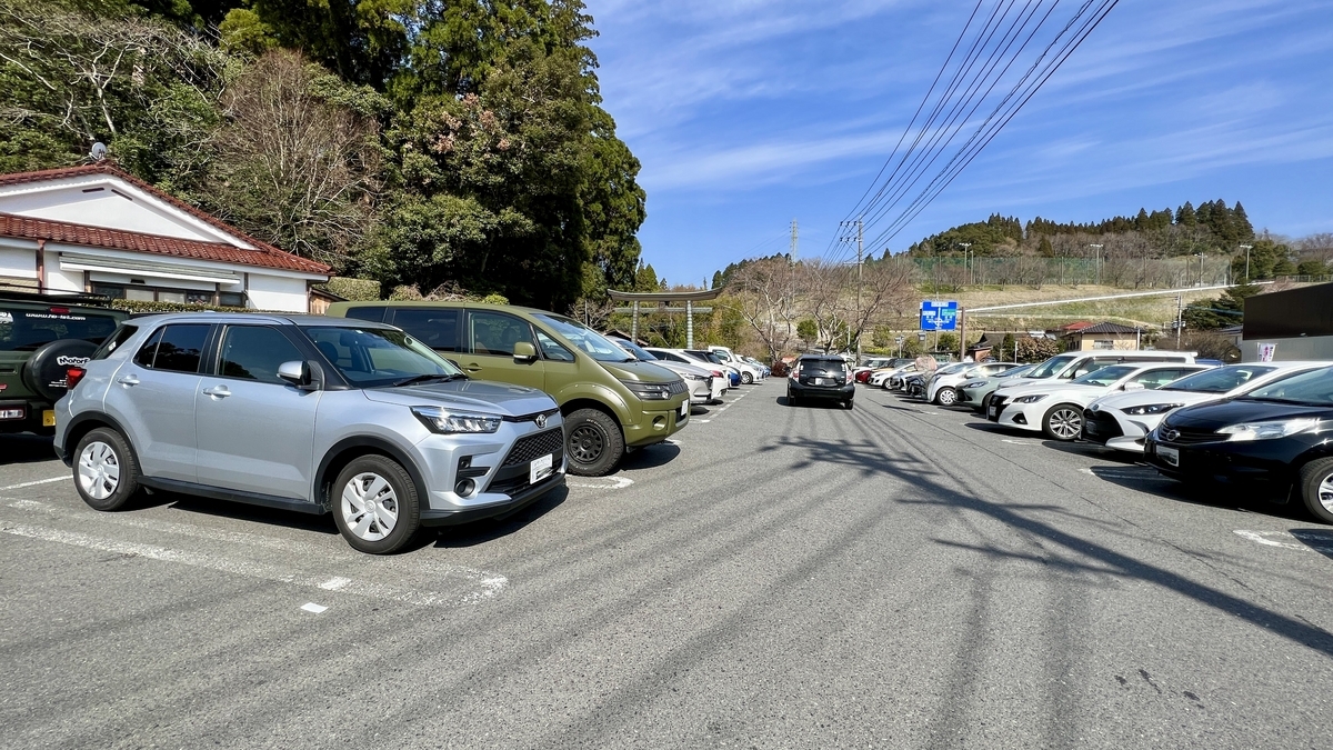 高千穗神社寬敞的免費停車場