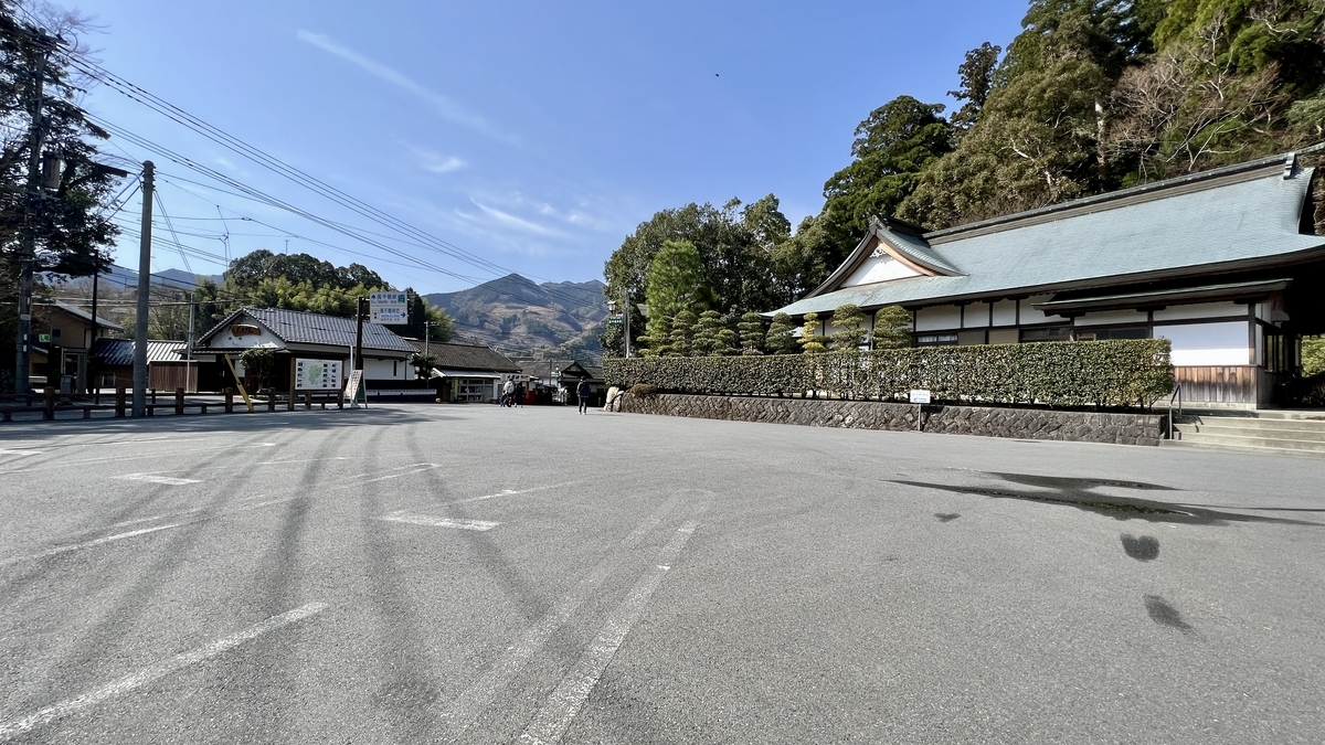 停在高千穗神社停車場的觀光巴士
