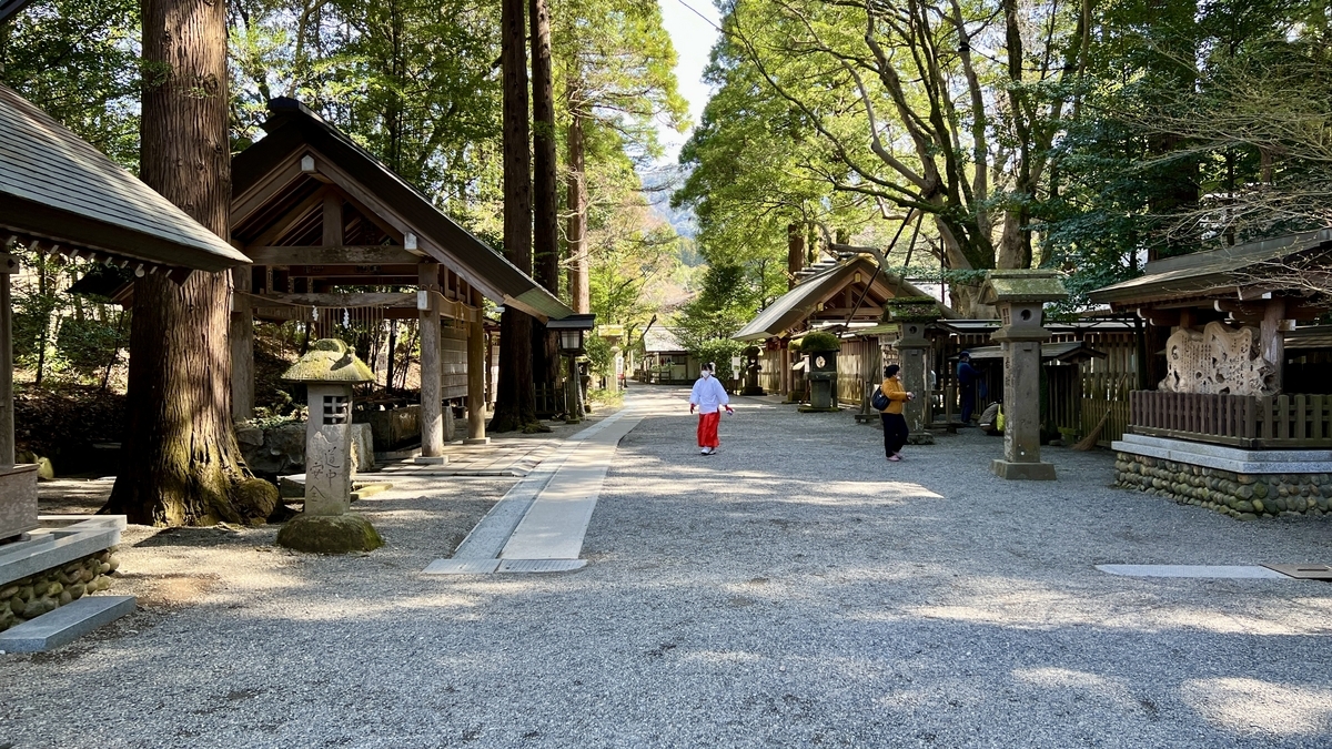 通往天岩户神社西本宫的参道