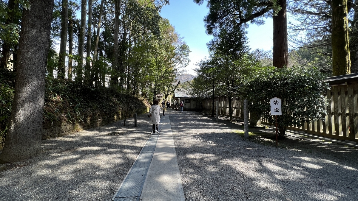 通往天安河原方向的石板路