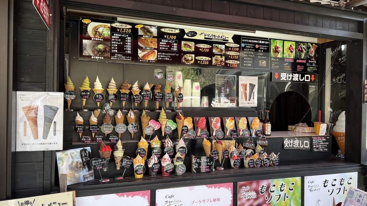 前往天安河原途中店铺前的通道