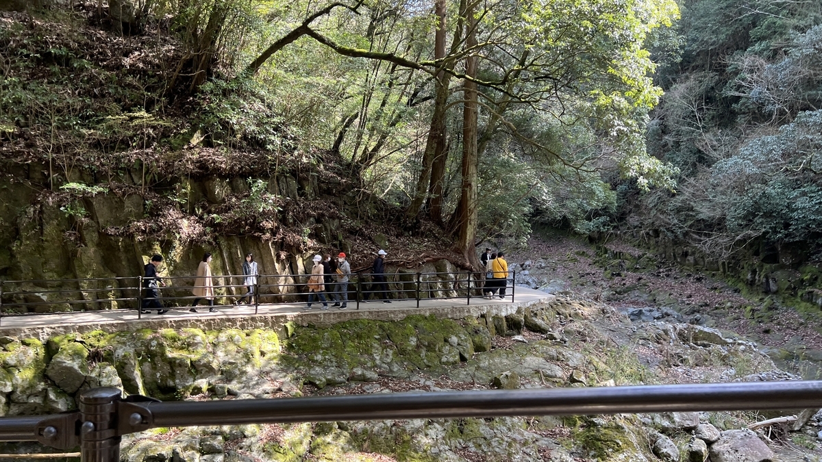 沿岩户川的铺装步道