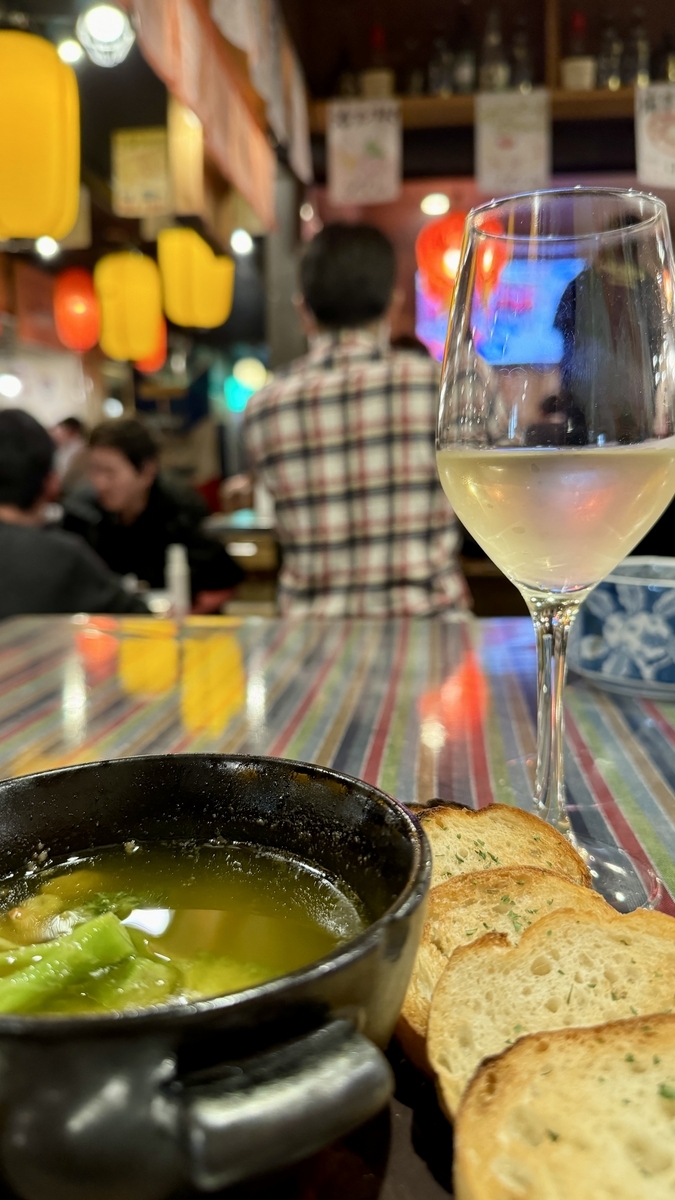 Ajillo and white wine