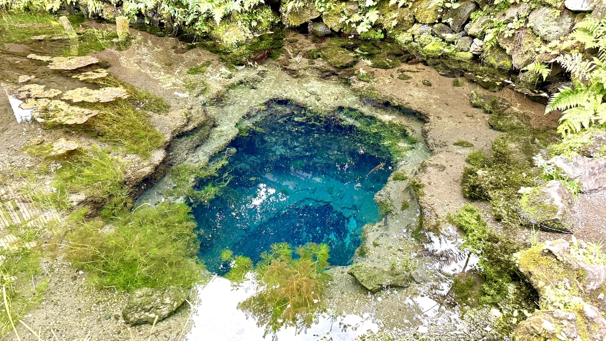 Okama-ike pond