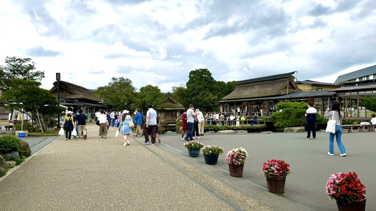 Oshino Hakkai