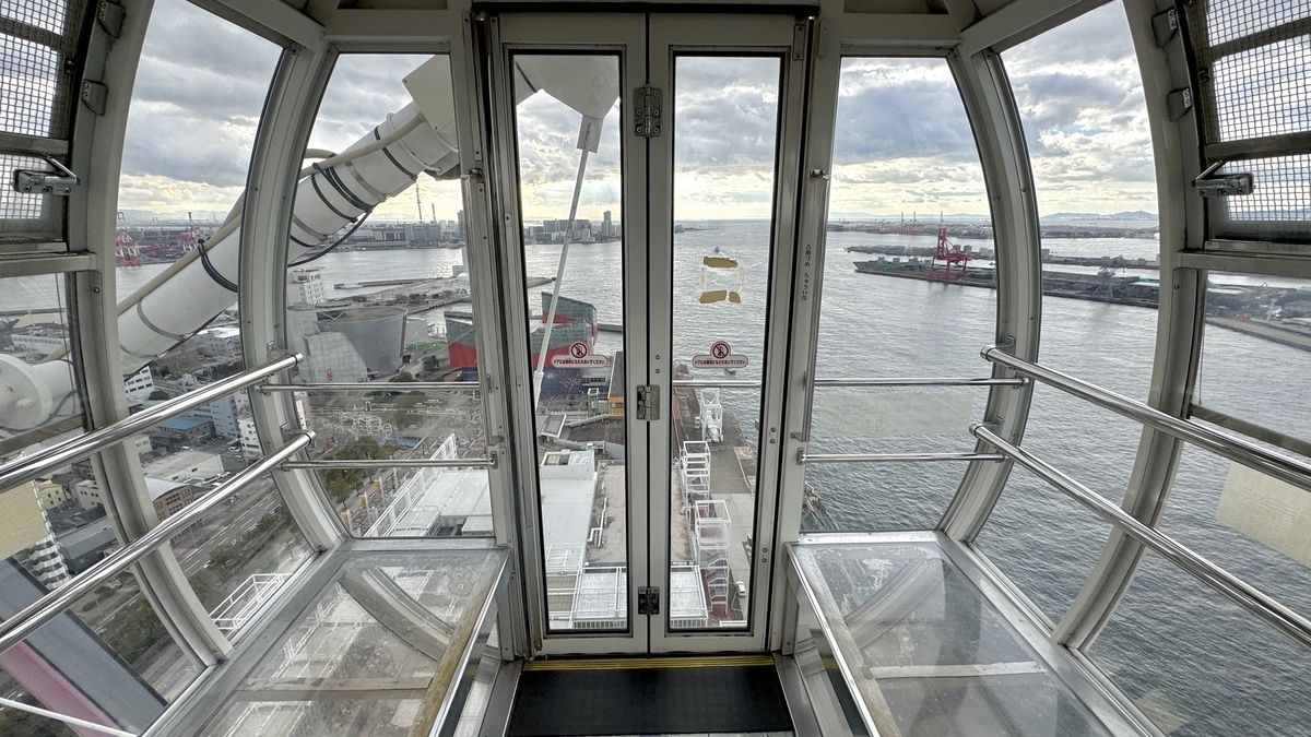 Glass-Floor Cabin