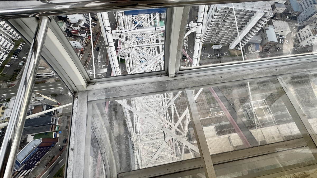 Glass-Floor Cabin Floor
