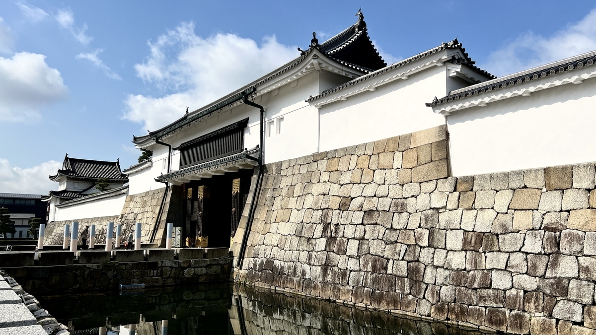 東大手門