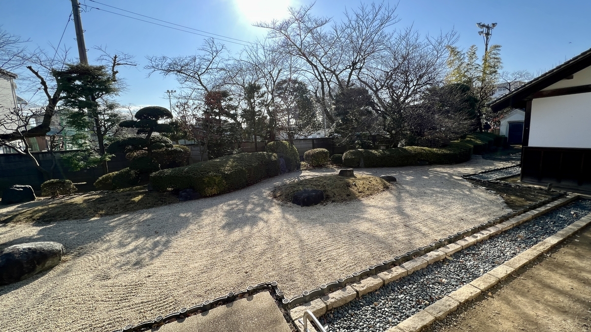 Jardín seco (lado sur)